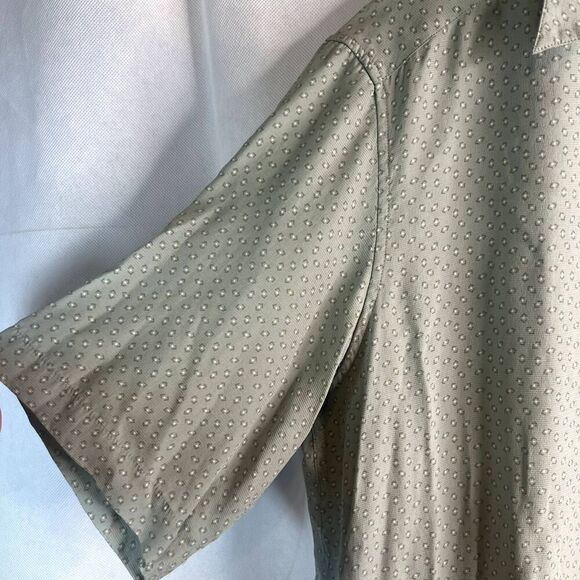 Claiborne 100% Silk Short Sleeve Button Front Shirt Men's Size Large - Picture 4 of 8